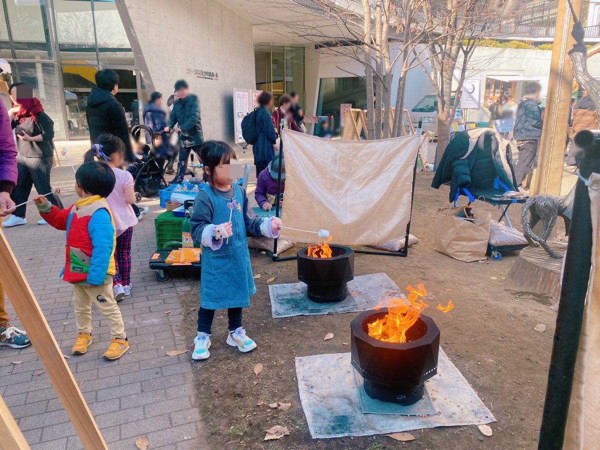 【ペレットストーブ】コーナーで焼きマシュマロ、焼きしいたけを焼いていくよー♩親子で楽しく焼き焼きする光景がたくさんありました^_^