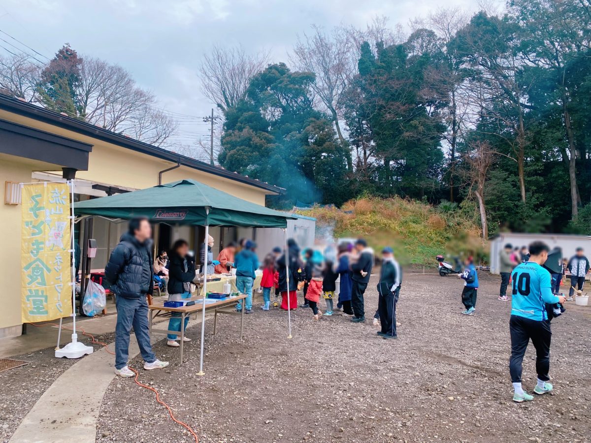 【受付テントの様子】お餅つきの受付を済ませたらいよいよお餅つきです