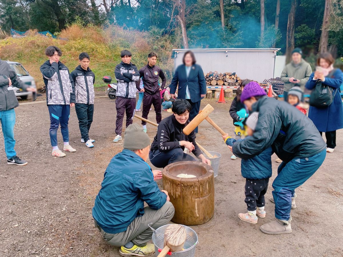 親子で一緒にぺったん！楽しい〜♩みんな笑顔でお餅つきをする光景はあたたかくてとっても心地よかったです