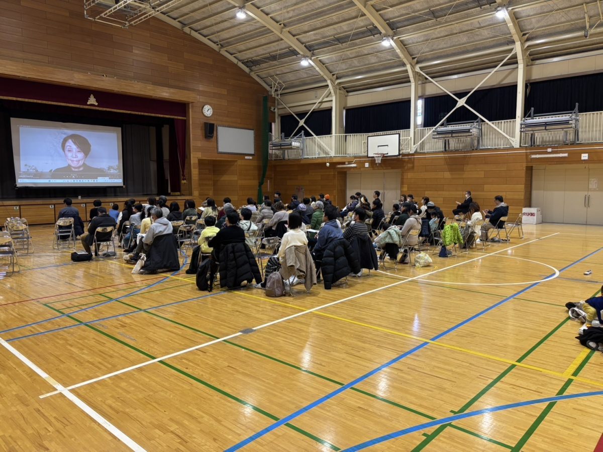 上映前には大空小学校、初代校長木村泰子先生からビデオメッセージがありました〜木村泰子先生が2/24(月祝)流山市に！！【木村泰子先生とぶっちゃけトーク】時の質問の受付もありました