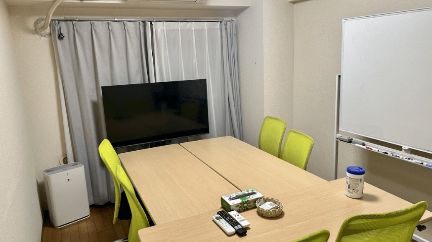 【柏市】柏駅から徒歩4分！テレカン向けの「ひだまり貸し会議室柏A」を紹介