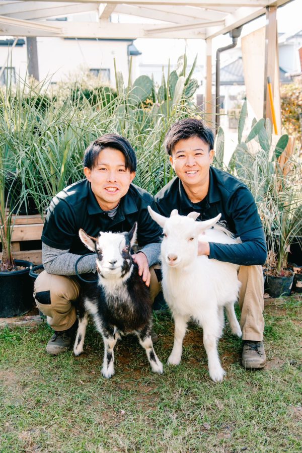 【まちの動物園】流山を拠点に移動型動物園を設立し活動をされている（左）元動物園飼育員の兄・正喜さん（右）地元流山で地域コミュニティを運営している弟•正美さん兄弟の活動は地域の人々に愛されファンも多く今！注目されている魅力溢れるお2人です