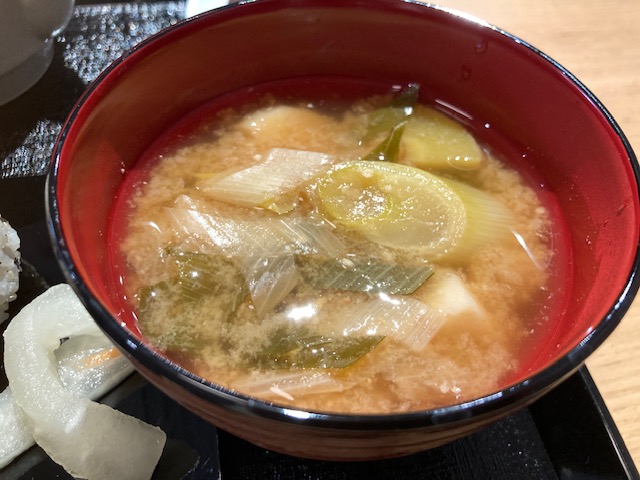 近郊で採れる野菜を使用したお味噌汁