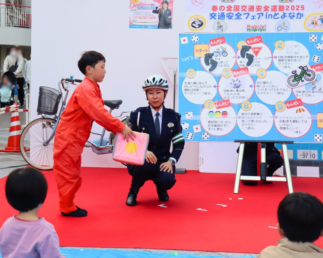 「どんな質問が出るかな？」サイコロを振って、ゲーム感覚で交通安全を学んでいます！