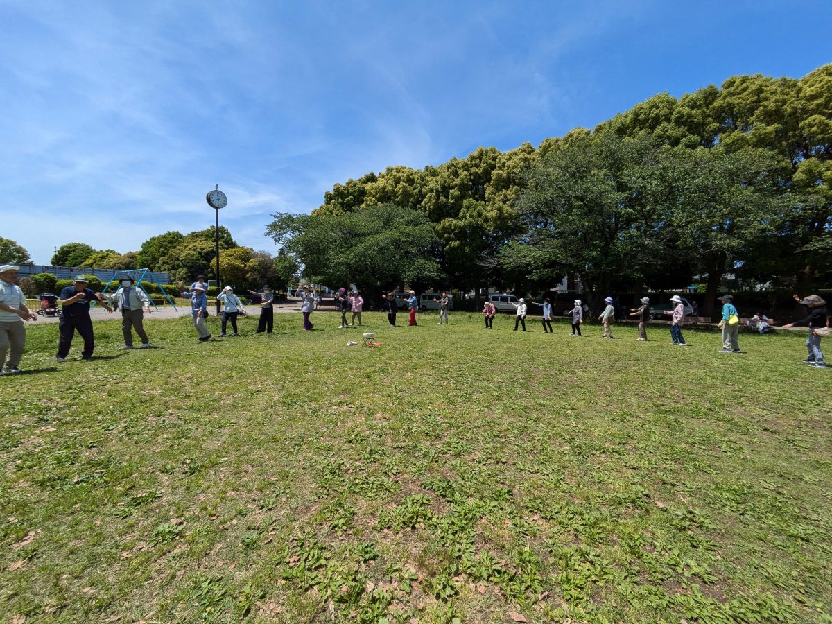 広々としているので踊りの輪も大きめでした。