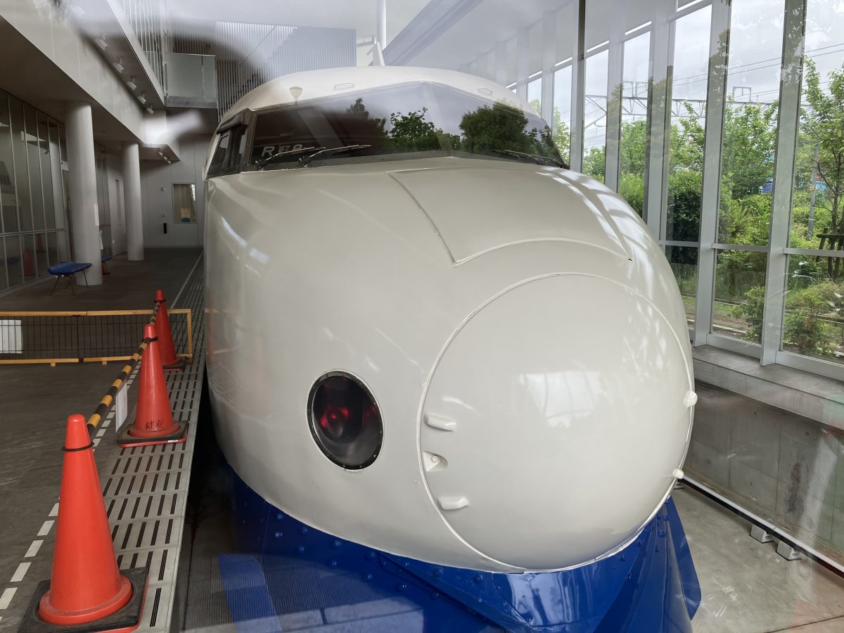 建都レールサイド公園には「吹田市建都ライブラリー」（図書館）が併設されています。そこに新幹線も展示されていましたよ！