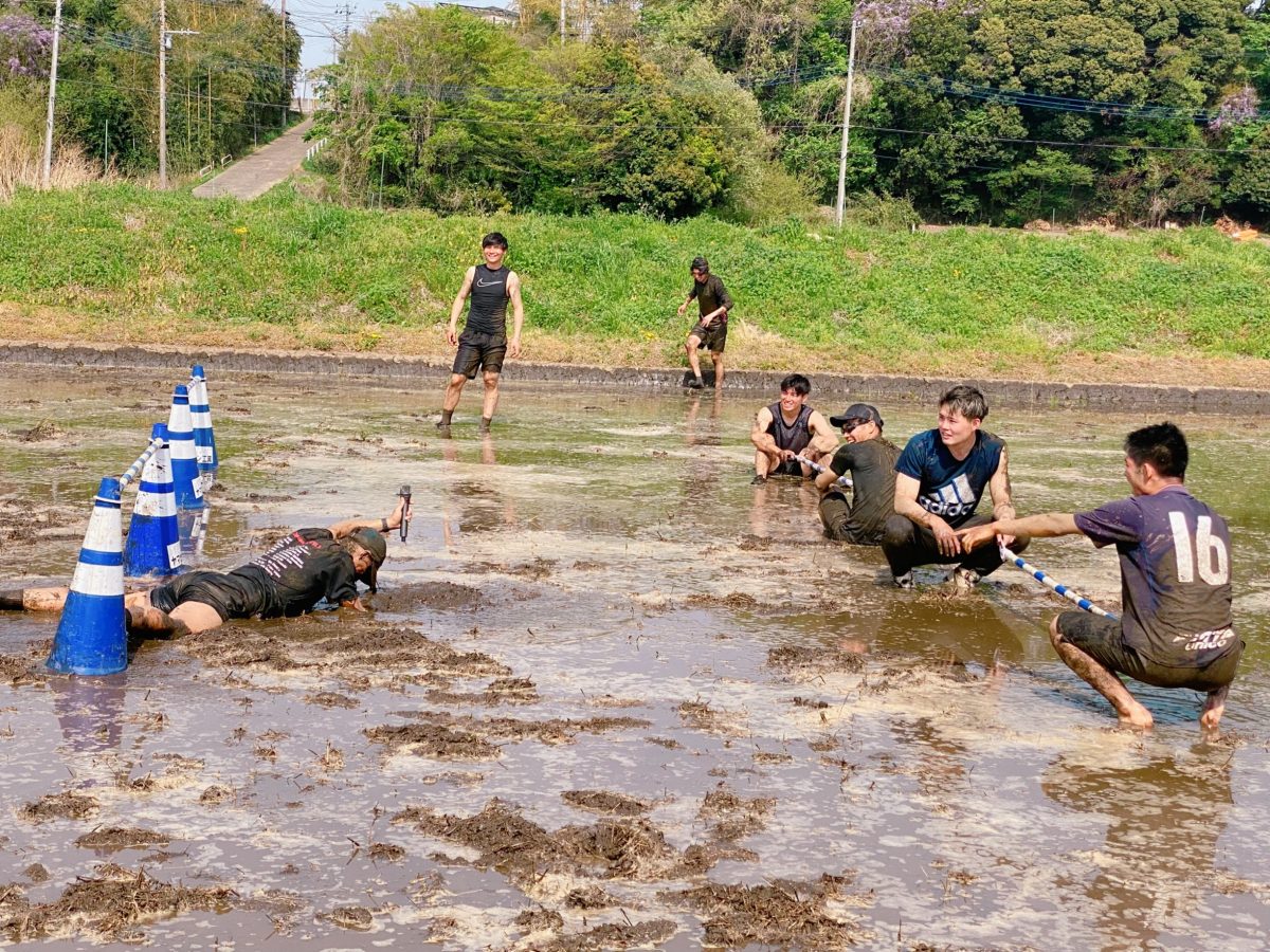 NAGAREYAMA  F. C. 〝No.10〟寺内選手が全力で泥にダイブ！みんなにお手本を見せてくれました(^^)