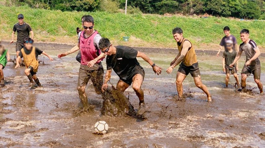 【流山市】最高！！全身泥だらけ〜大人も子どもも全力プレイ『NAGAREYAMA F.C.泥んこサッカー』体験レポート