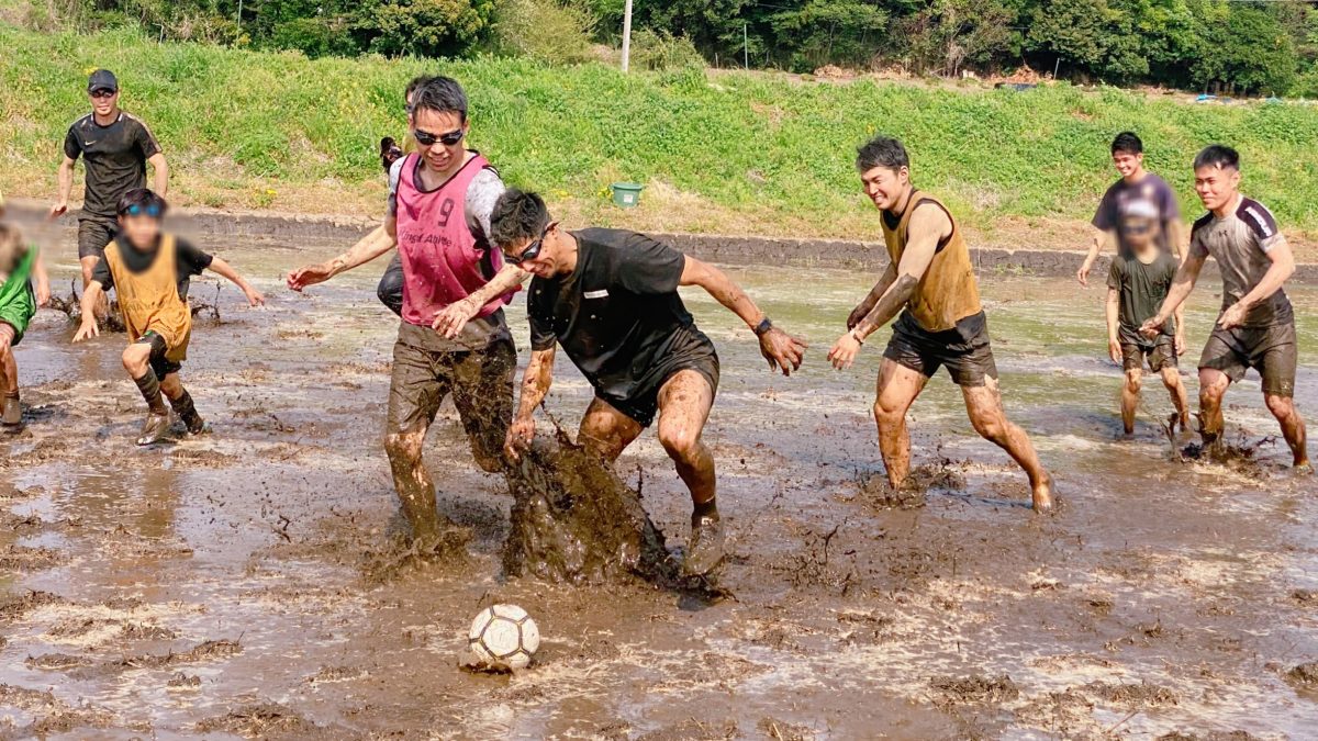 【流山市】最高！！全身泥だらけ〜大人も子どもも全力プレイ『NAGAREYAMA F.C.泥んこサッカー』体験レポート