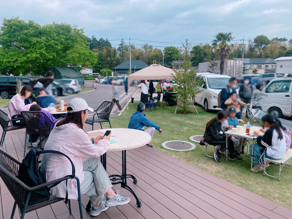 開放感があるテラス席でのんびりランチやドリンクタイム♩会話も弾み楽しい時間が流れていました