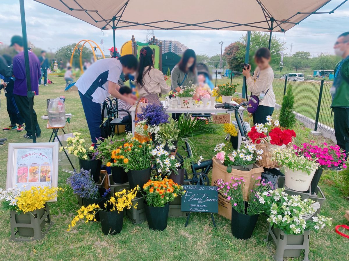 きれいなお花を手に取ると…笑顔♡も一緒に咲いていました