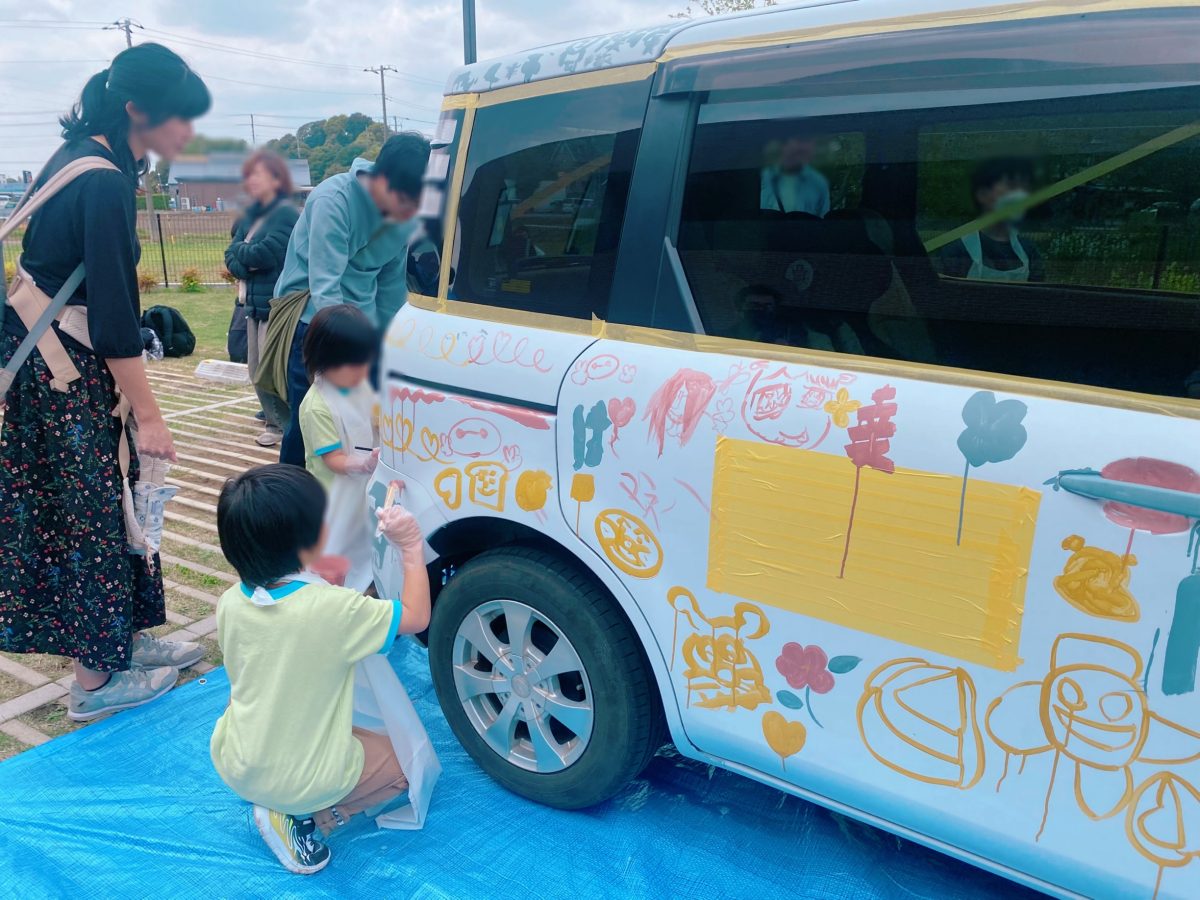 車体いっぱいに広がる子どもたちの自由な発想！のびのびと描く姿から、想像する喜びが伝わってきました(^^)