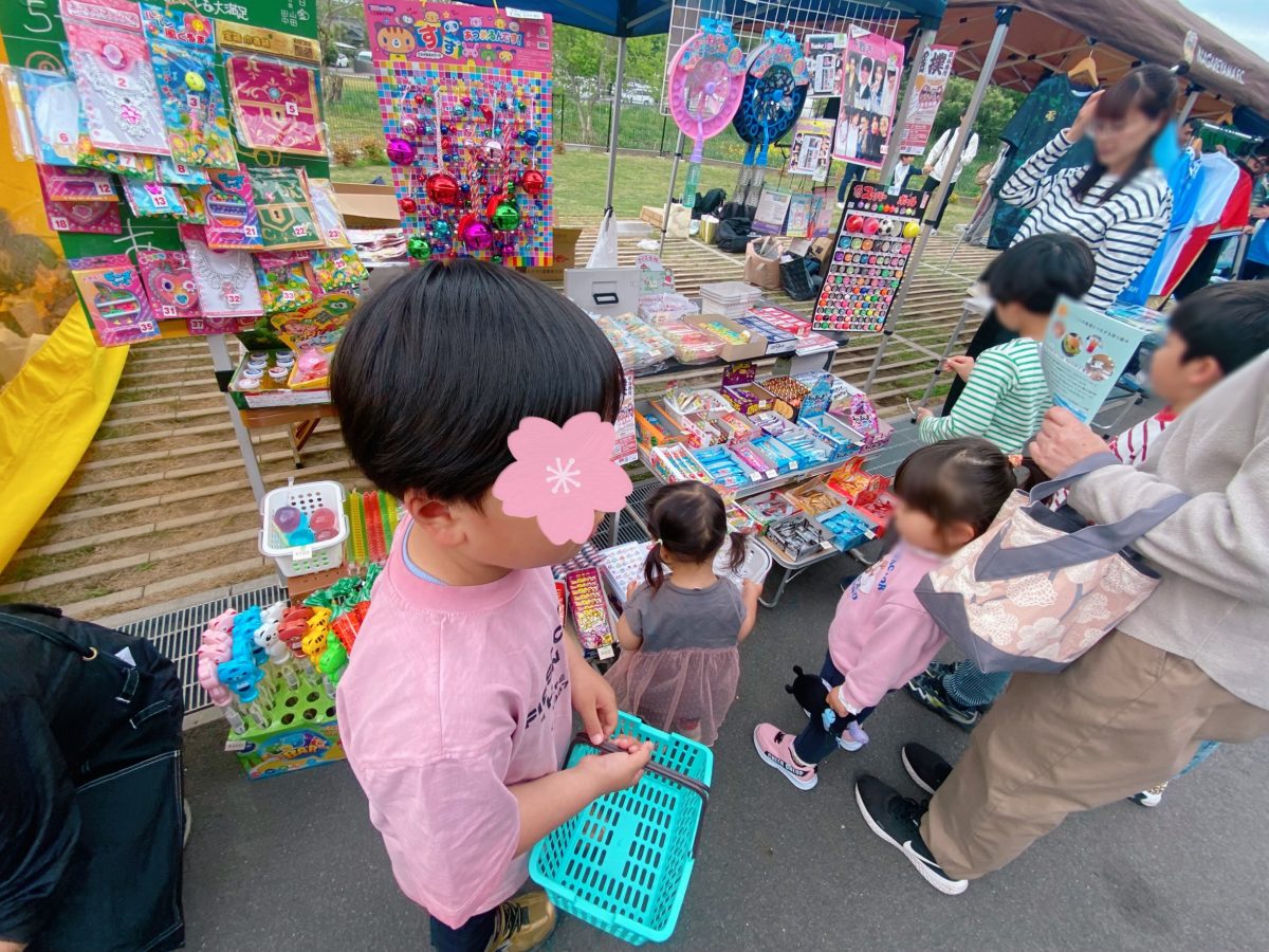 【クリザンテーム】駄菓子屋さんが出現〜！！子どもから大人まで大人気♩懐かしい駄菓子屋がずらりと並んでいました