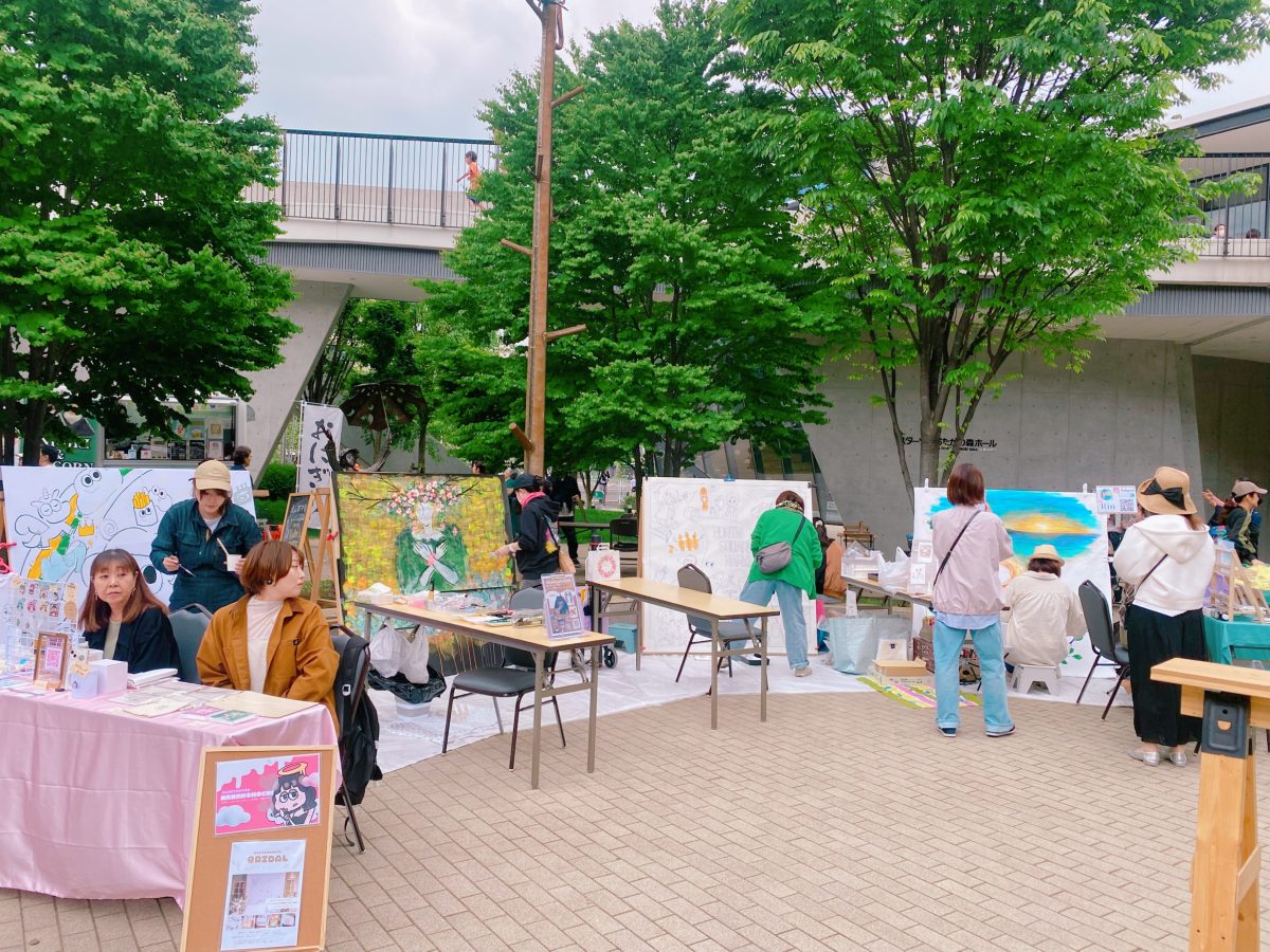 個性豊かなアーティストの【ライブペインティング】の様子
