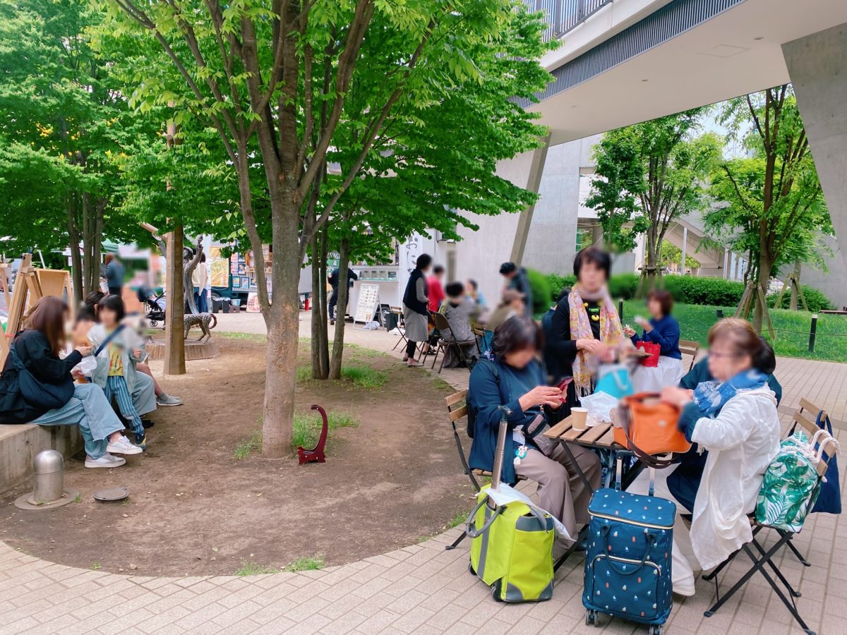 のんびり、ゆったりと過ごせるマーケットは自然と滞在時間も長くなる居心地の良さ(o^^o)
