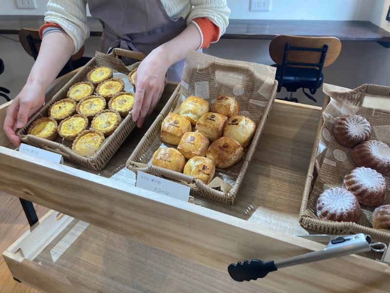 ほかほかのキッシュ、買って帰ってお昼ご飯にいただきました