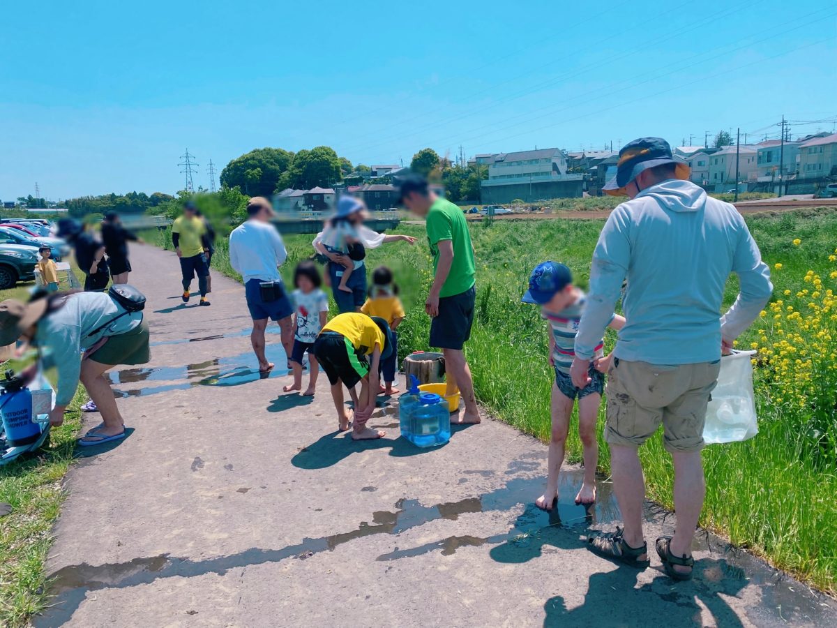 田植えのあと、足の泥を洗い流す時間、これがなかなか落ちなかった〜！それもまた楽しい体験の一部♩帰宅後、お風呂に入りながら『田んぼの泥ってすごいね〜』田植えの話に花が咲く夜となりました(^^)