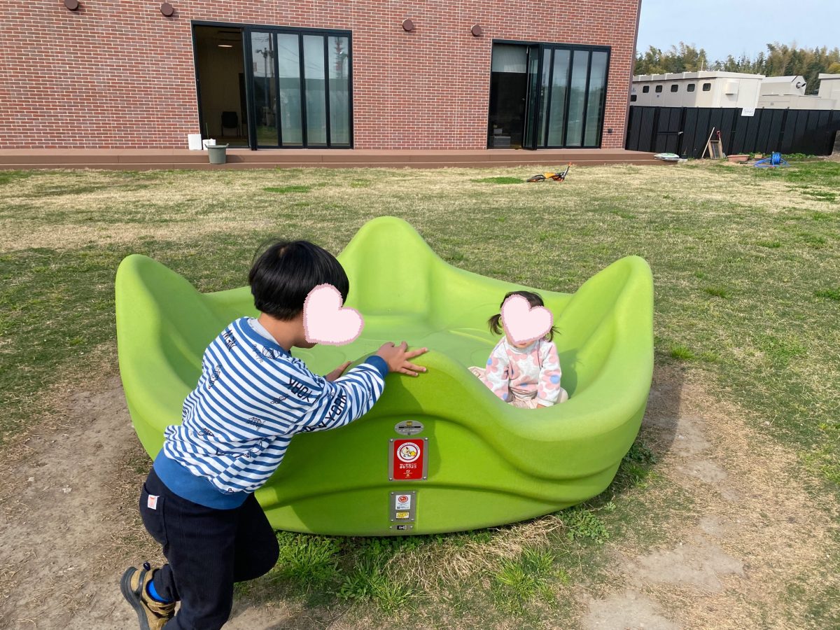 回転遊具はゆるやかな動きで1歳娘もノリノリでくるくる回りました♩乗っている子どもの表情も常に確認できるのも良かった
