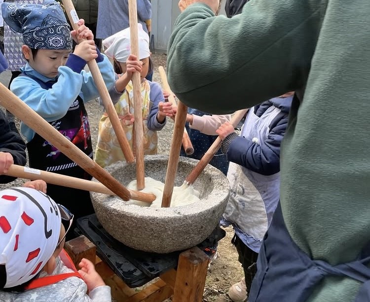 自分たちでついたおもちは、特別に美味しいよ