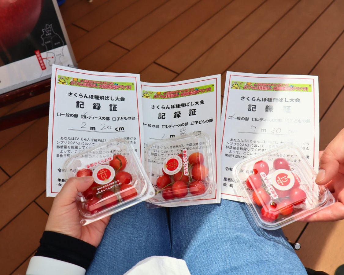全員惜しくも規定距離届かず…！ でも参加賞のさくらんぼで笑顔いっぱい！