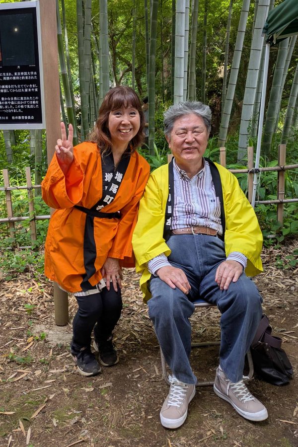 「民話の里づくりプロジェクト」のリーダー、押味富士子さん（左）と増尾町会長の伊藤薫さん