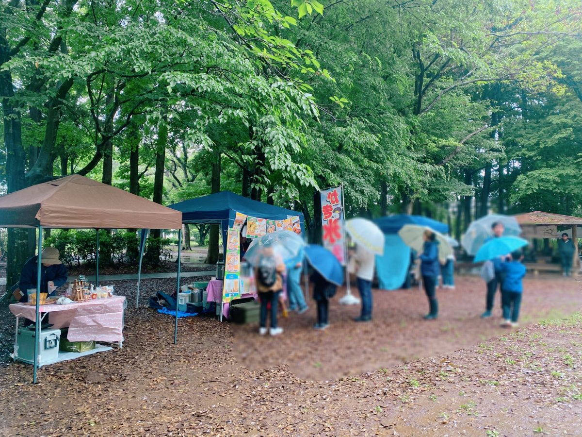 雨の日こそ食欲全開！ スパイシーな香りに誘われて、ホッとあたたまる味を堪能♩行列ができていました(^^)