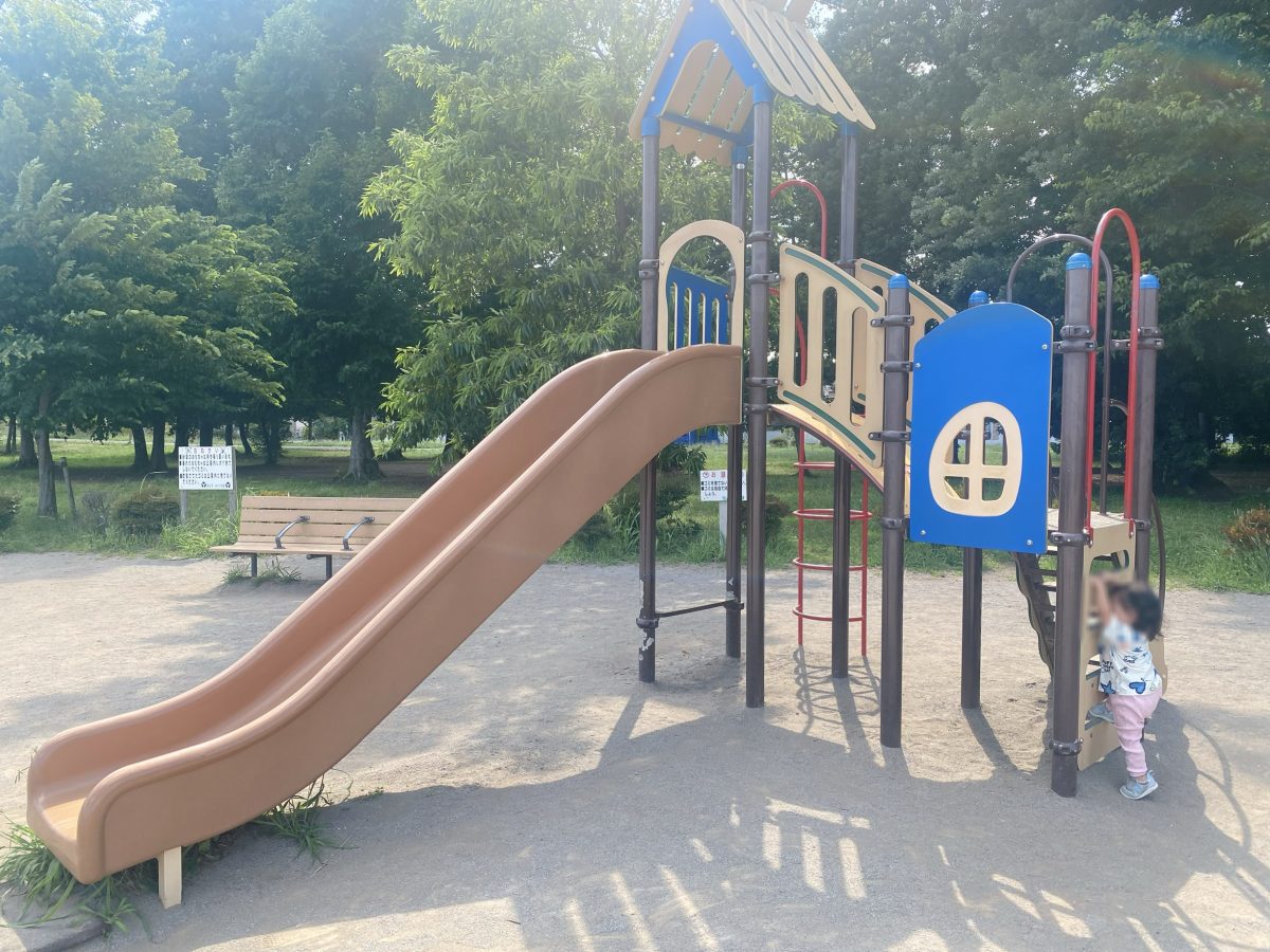 小さな子も遊びやすい♩複合遊具は1歳娘もお気に入り(^^) きょうだいで楽しめる遊具がそろっているのも嬉しいポイント！