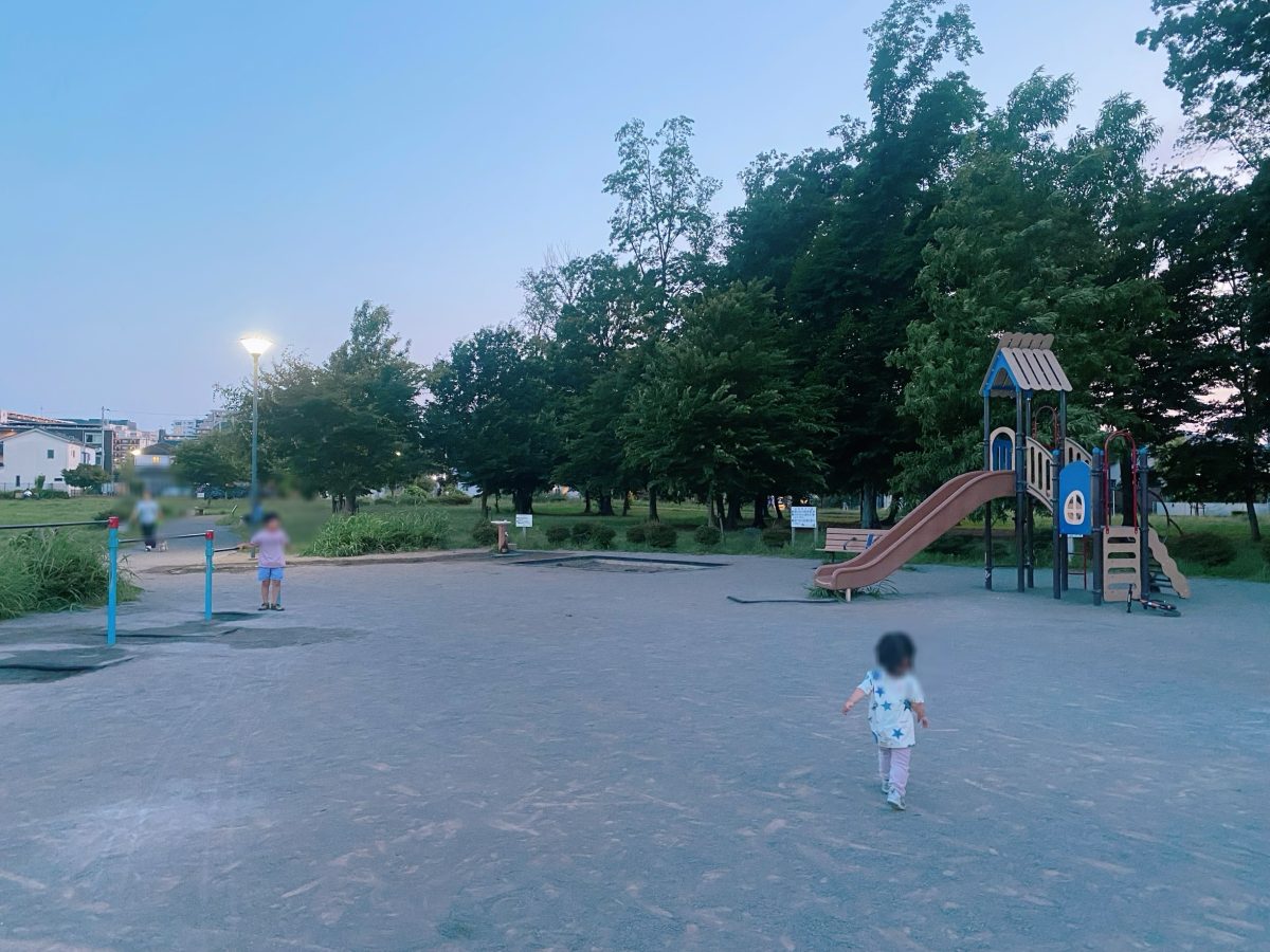 夕方の公園は、涼しい風が心地いい(^^)遊具遊びもゆったりとできました