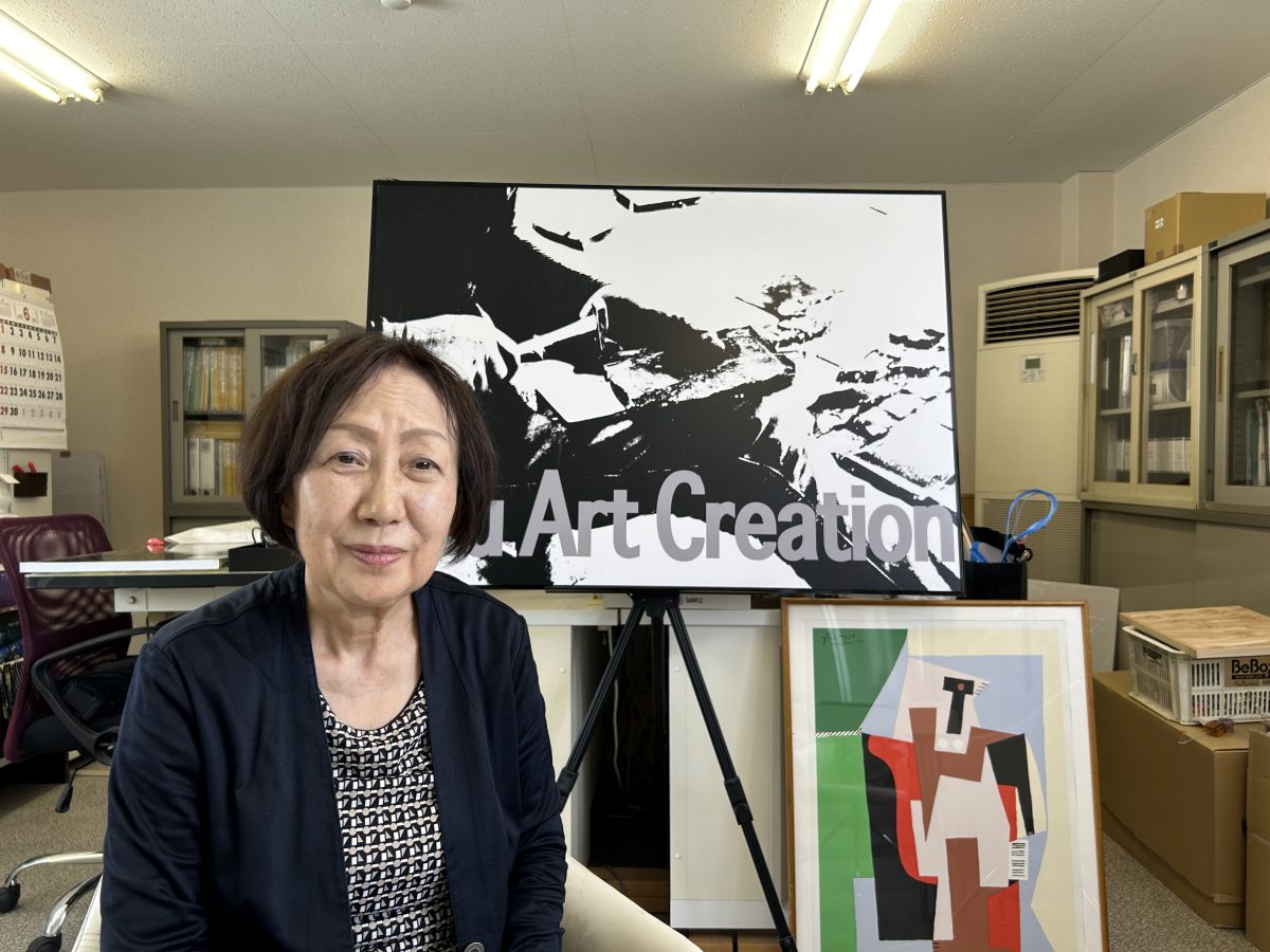 社長の向井 佳子さん。ロクレール愛にあふれている