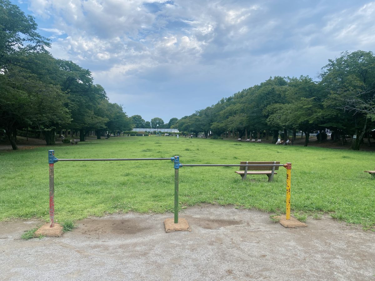 はじからはじへ！走り出したくなる、ひらけた公園♩〜.	「あちこち行きたくなる！次はあれで遊ぶ〜！のループが楽しい〜