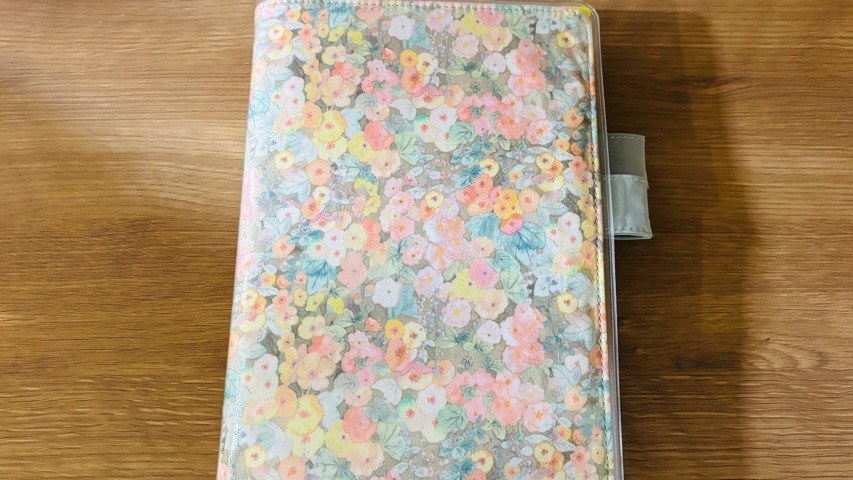 執筆ネタや日々の学びの書き出し用に、ほぼ日手帳カズンを愛用していました。