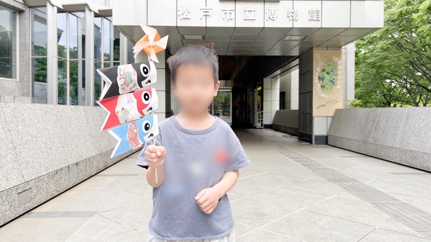 完成系がこちら。風車が風でくるくる回る仕組みになっています。