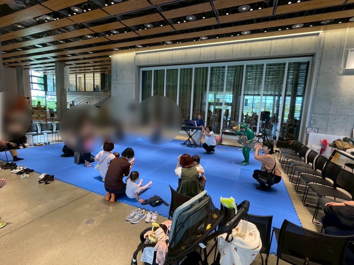 みんなで音楽に合わせて動くのも楽しいですよ。