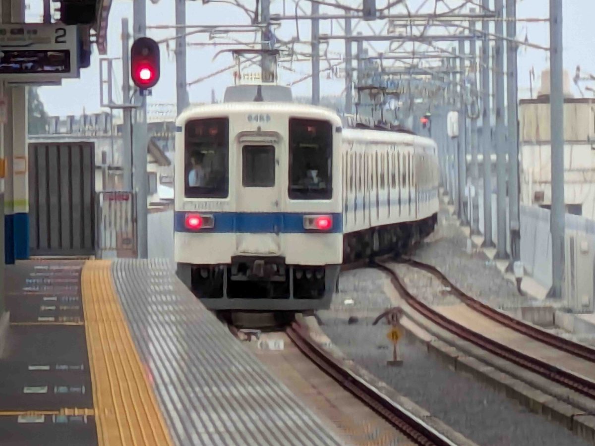 愛宕駅のホームにて