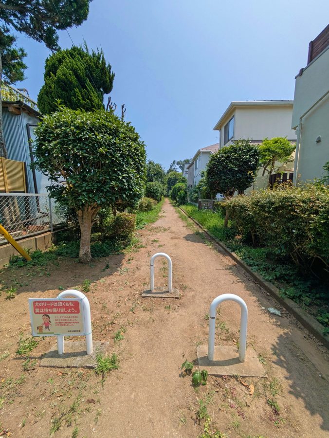 つくしが丘第四公園に続く緑道の入口