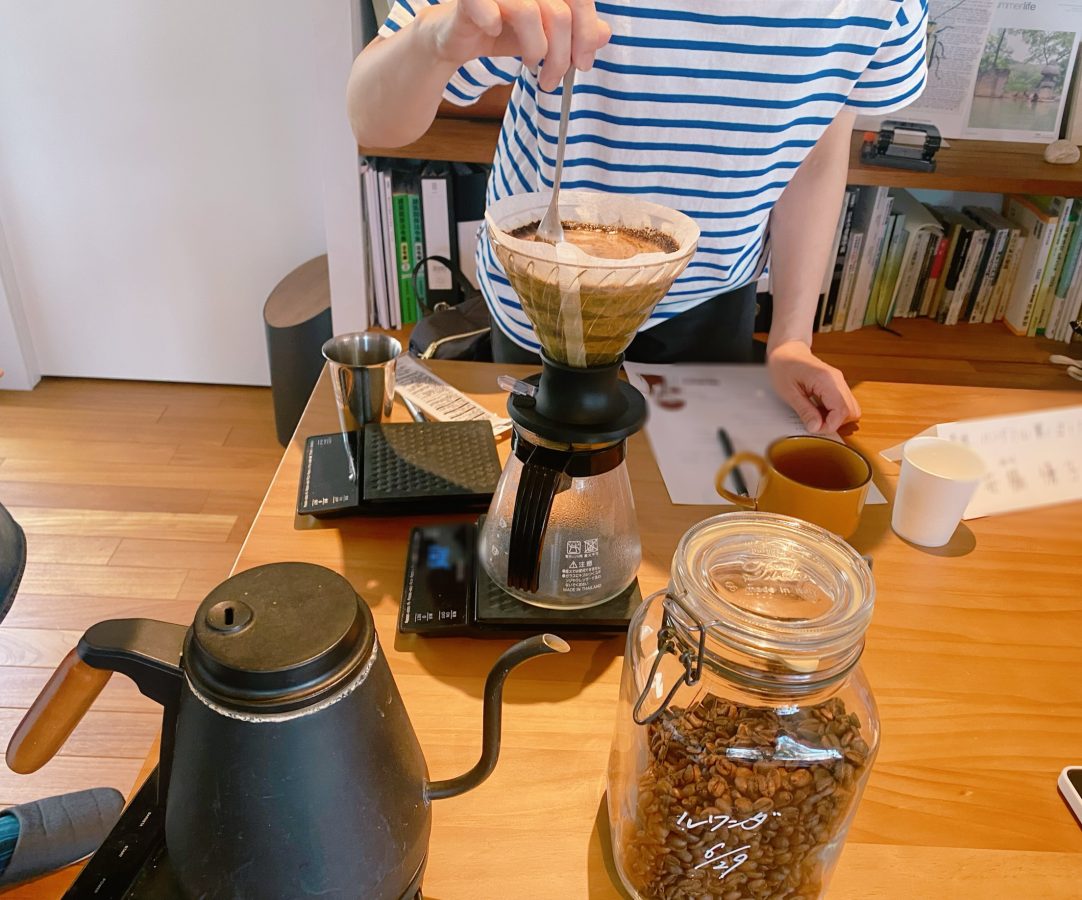抽出器具やお湯の温度、豆の個性、香りの変化… 小さなひと手間が、大きな美味しさにつながるコツを、たっぷり教えてもらえる贅沢なひととき