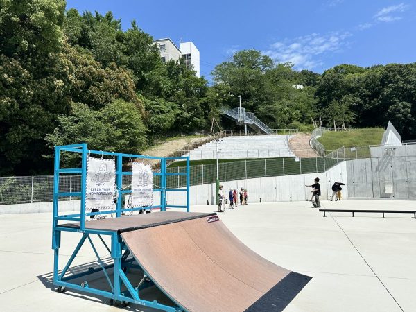 アール、観覧席