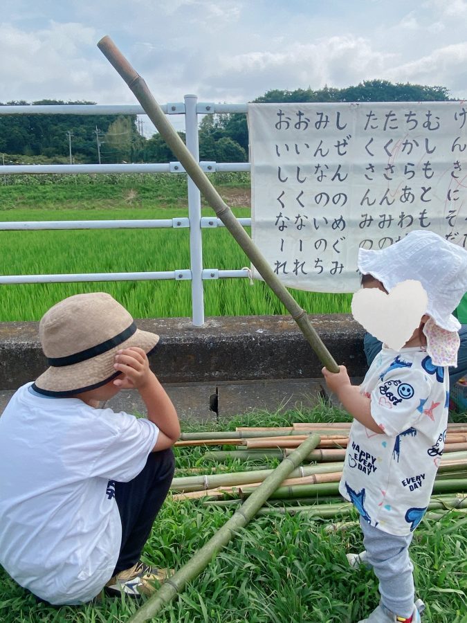 「どの竹にしようかな？」 材料選びからワクワクが始まる！ お気に入りの竹を見つけたら、いよいよかかしづくりスタート！