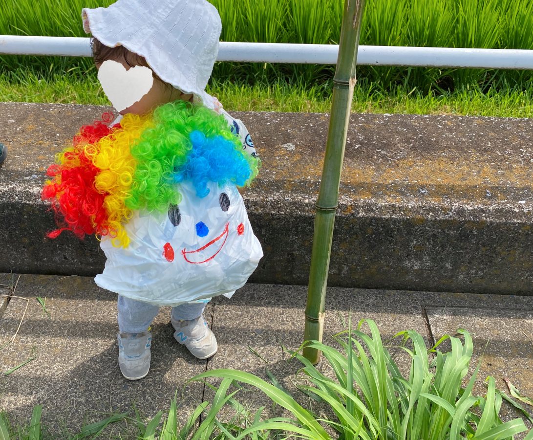 かかしの顔づくりは子どもたちの個性がきらり☆ 世界にひとつだけのかかし、できあがりの瞬間が近づいてきました