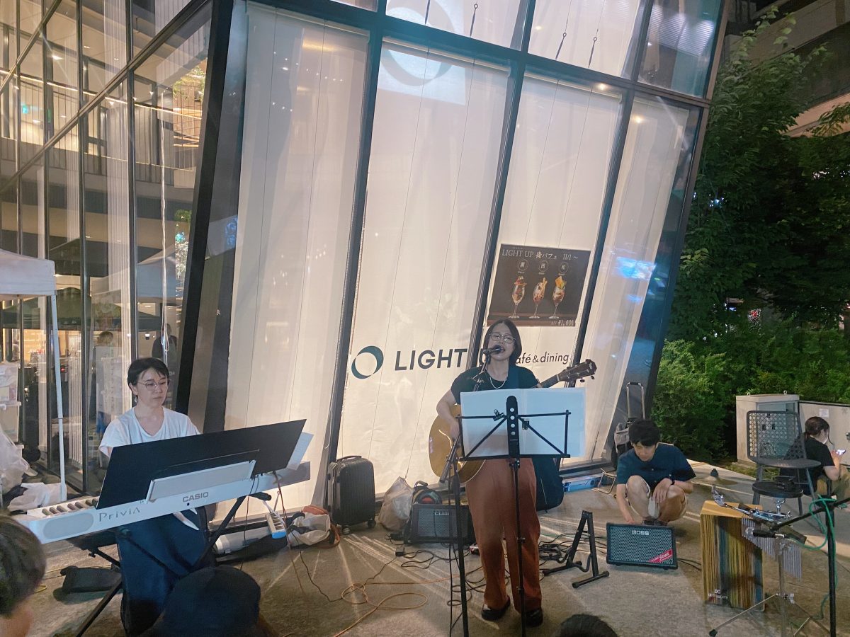 【りさ with PPB】やさしく語りかけるようなMCと、ふんわり包み込むような歌声♩〜そして、NORTH SQUARE MARKETのテーマソング♪ “North Square Music”では、観客から一緒に歌う声も(^^)