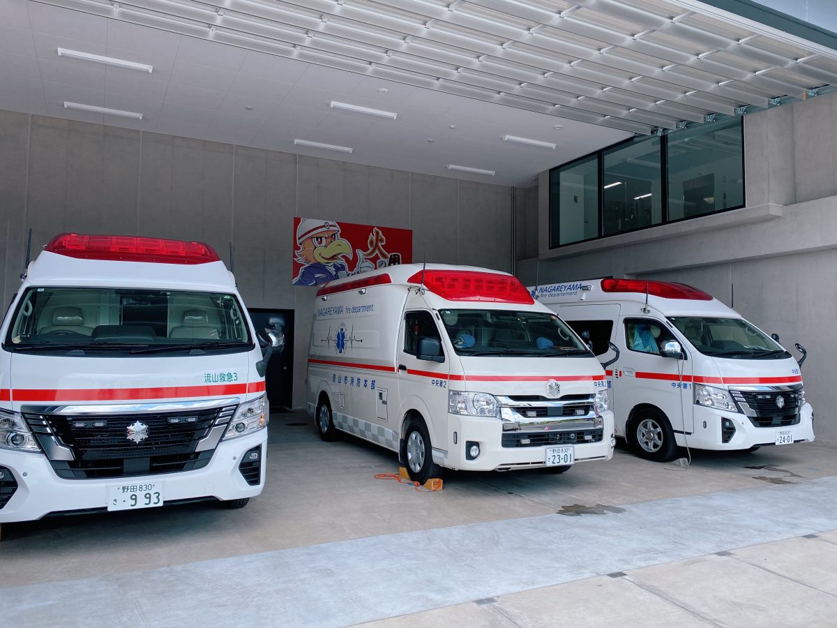 ずらりと並ぶ消防車両に親子で大興奮！
