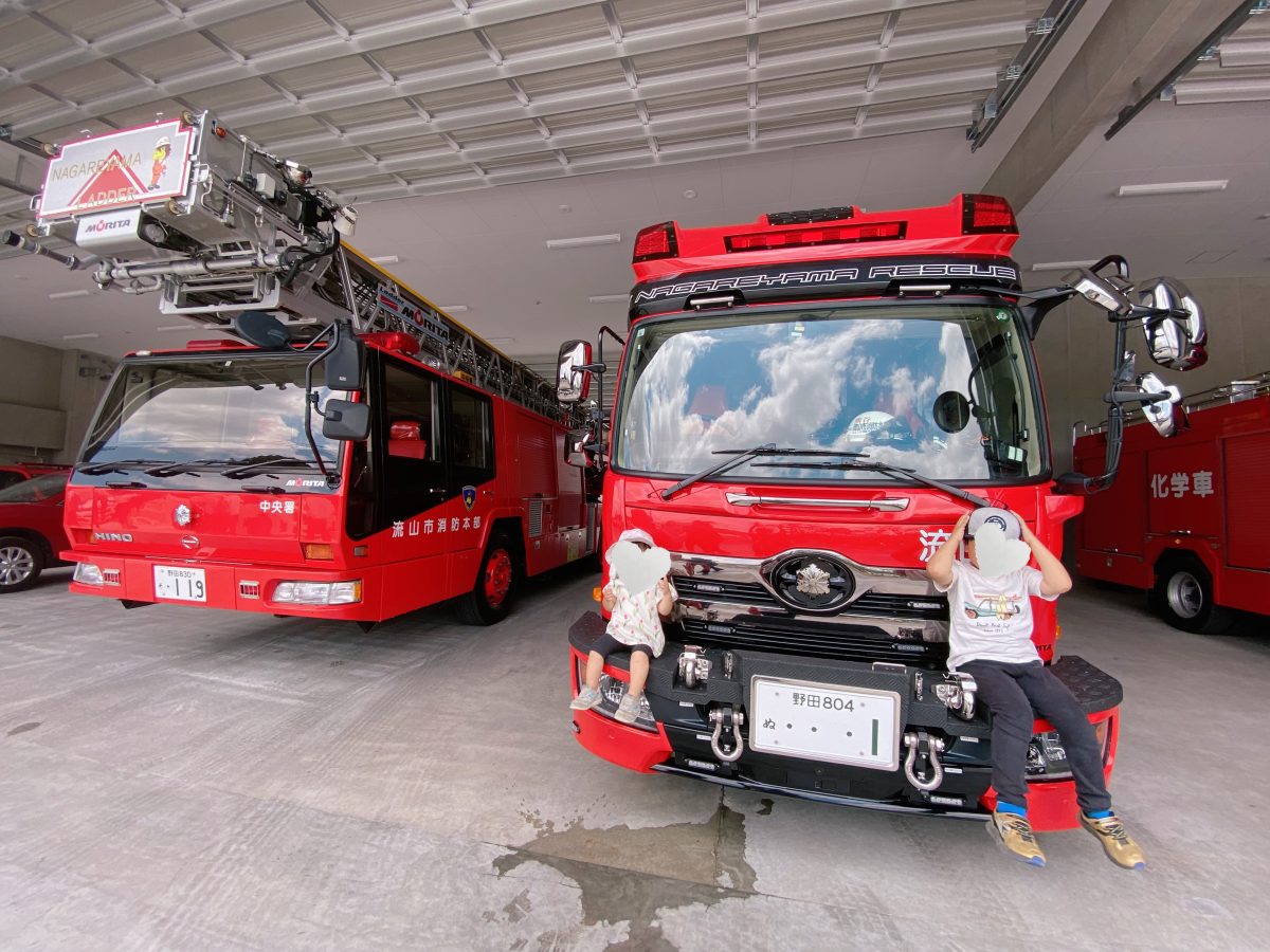 消防車とパチリ！これはもう映え確定◎ お気に入りの1台の前で、家族でパチリ。 夏の思い出になる1枚が撮れました♪