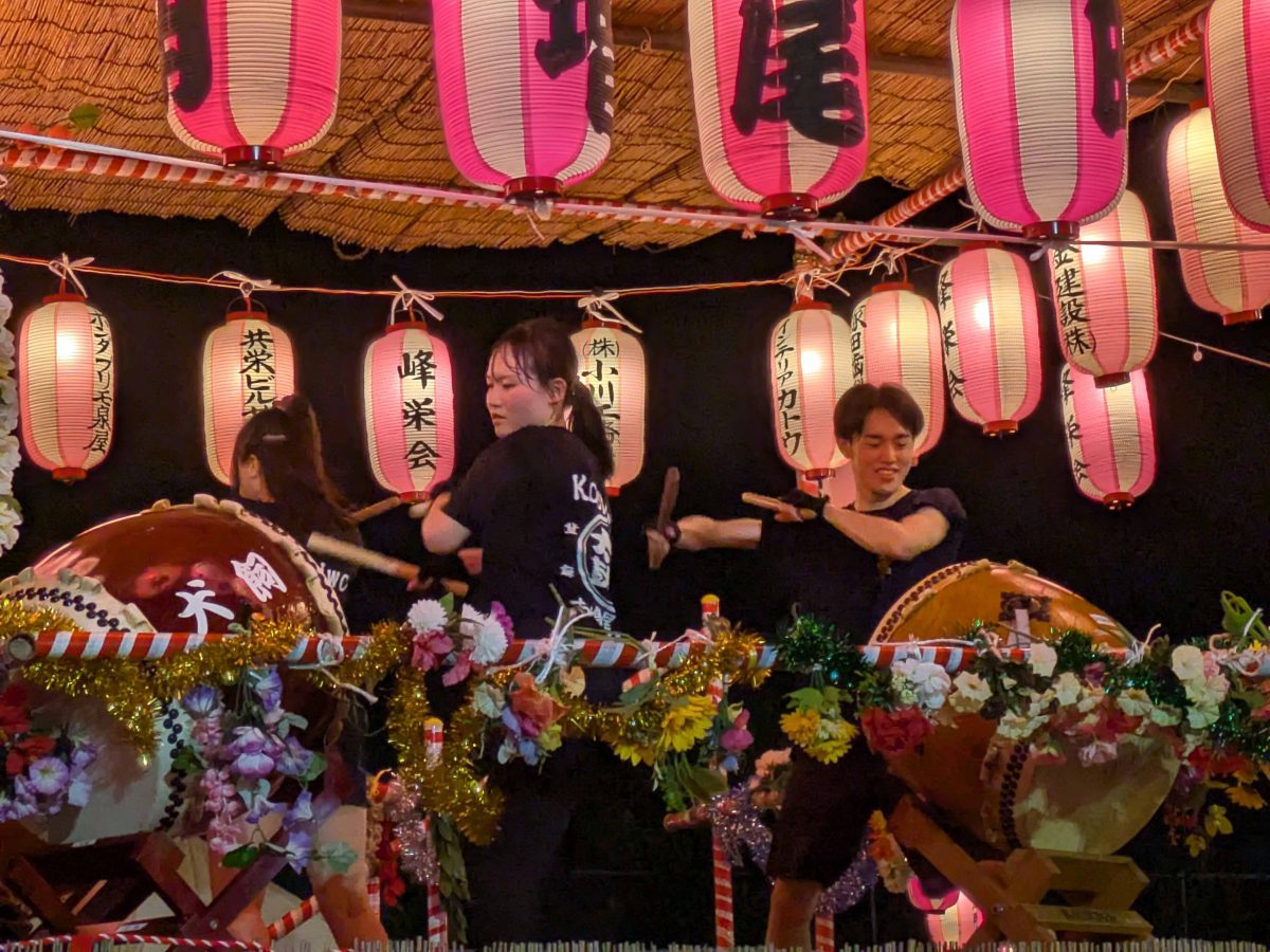 南増尾太鼓の若手の方が太鼓を叩いていました