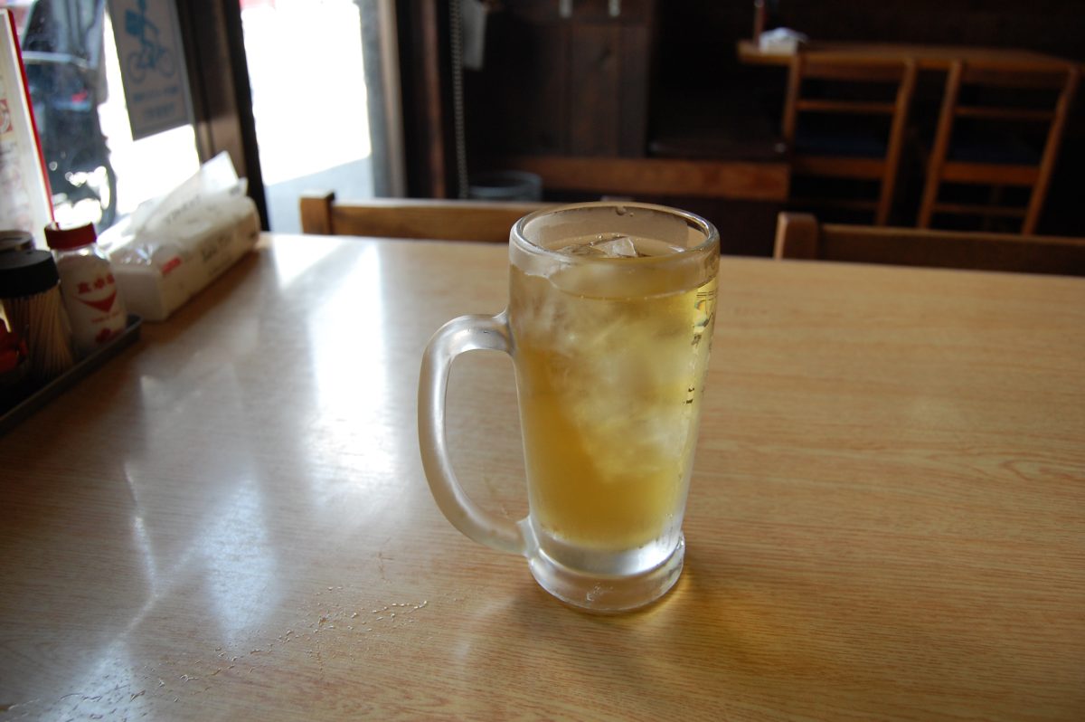 冷えたジャスミン茶、中華料理ともよく合います。