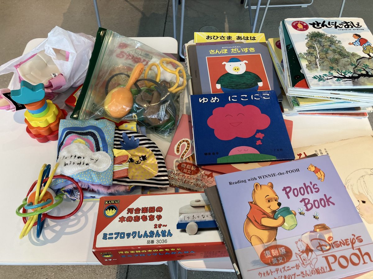 絵本やおもちゃなどいろいろありましたよ！子どもが何に興味を示すのかわからない方は一度試してみるのもいいかもしれません。