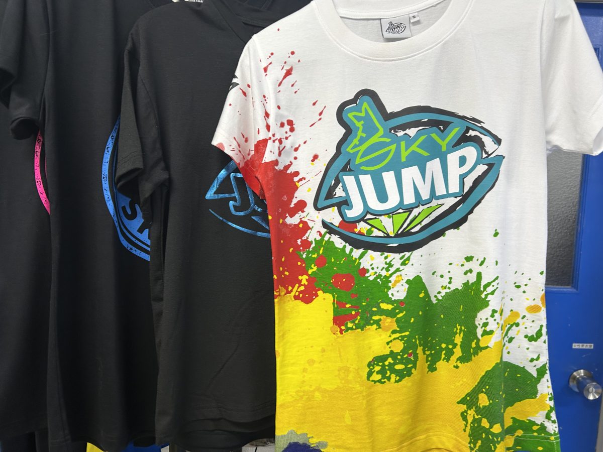 おそろいの SKY JUMP Tシャツ着て　チームワークも　バッチリ！