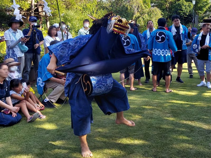 大獅子は、貫禄のあるダイナミックな舞い。ニ匹の男性の舞の違いもご堪能ください！