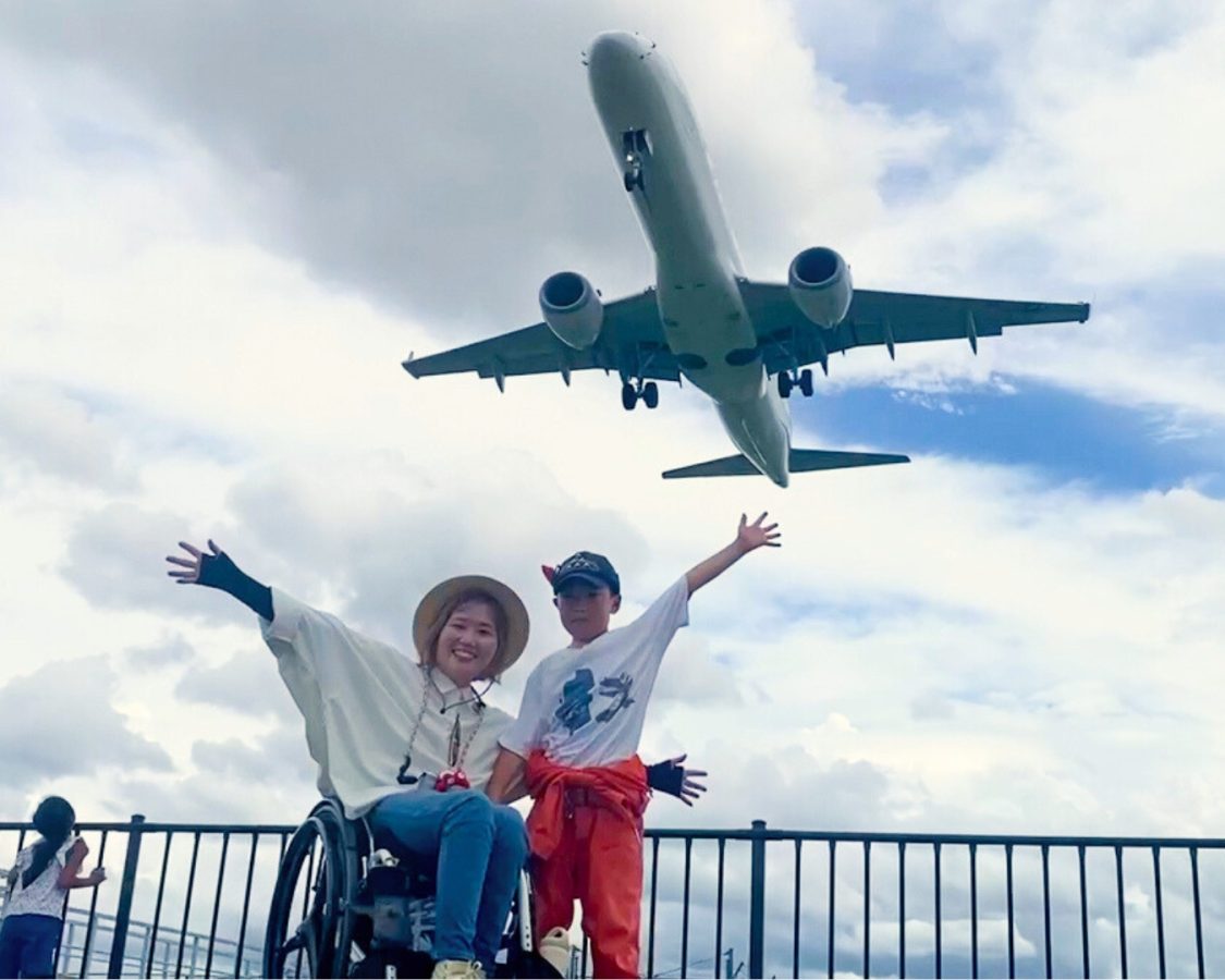 千里川土手では迫力満点！飛行機のおなかまでバッチリ見える写真が撮れます