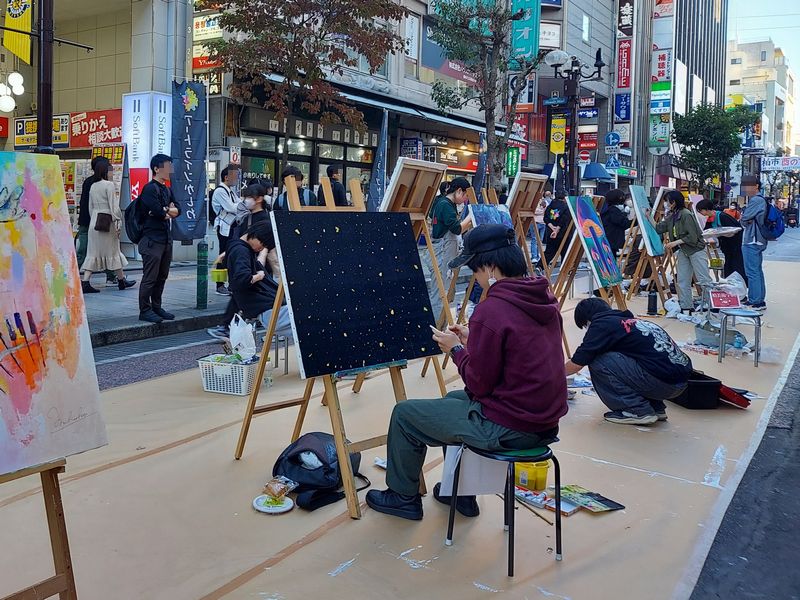 2023年11月3日開催された「30v30」の様子。左端にわずかに見えている絵の作者、ここまで記事を読まれた読者の皆さんはおわかりですよね？