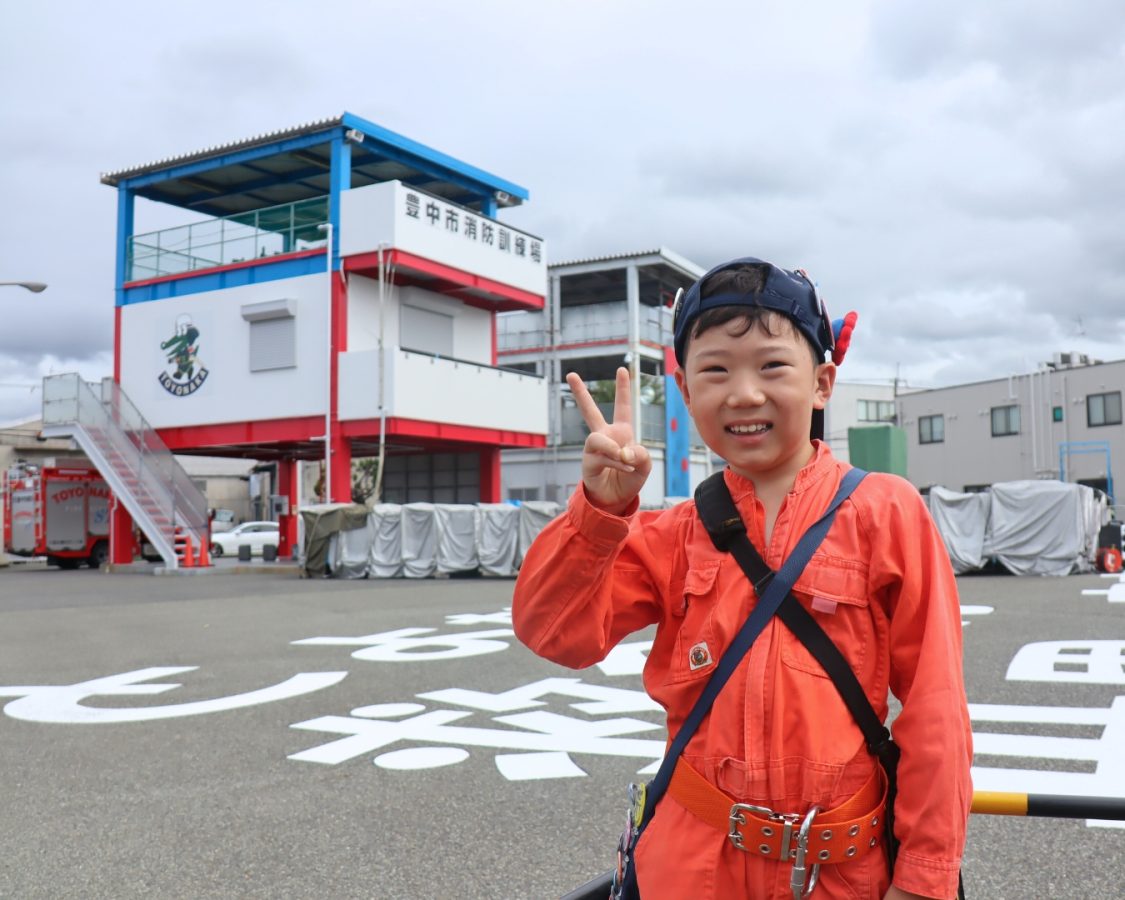 普段は入れない豊中市消防訓練場で、飛行機と一緒に消防士気分をたっぷり満喫
